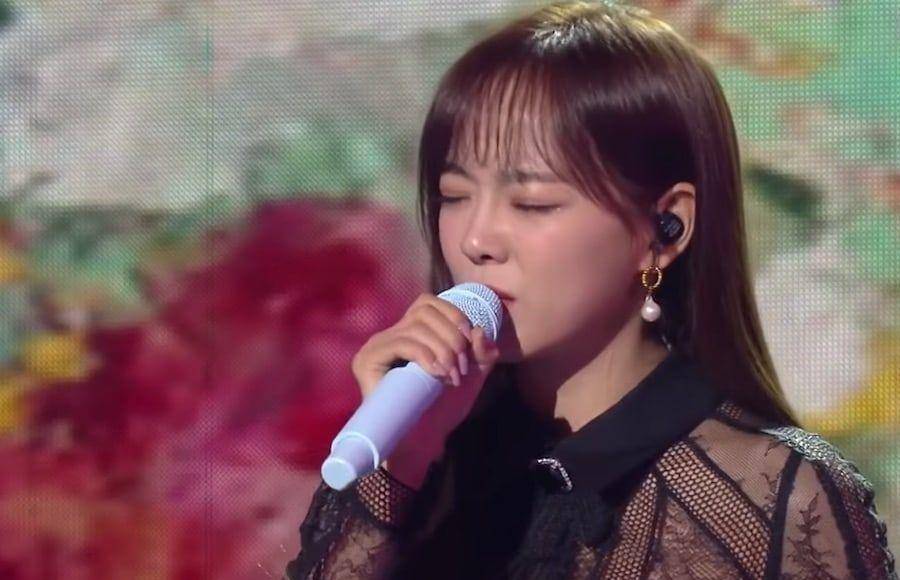 Kim es también cantante, de hecho interpreta la canción oficial de “Business Proposal” o “Propuesta Laboral”. En 2023 realizó su primera gira musical tanto en Corea del Sur como en Japón, donde tuvo mucho éxito. Tiene más fechas programadas en otros países de Asia este 2024.