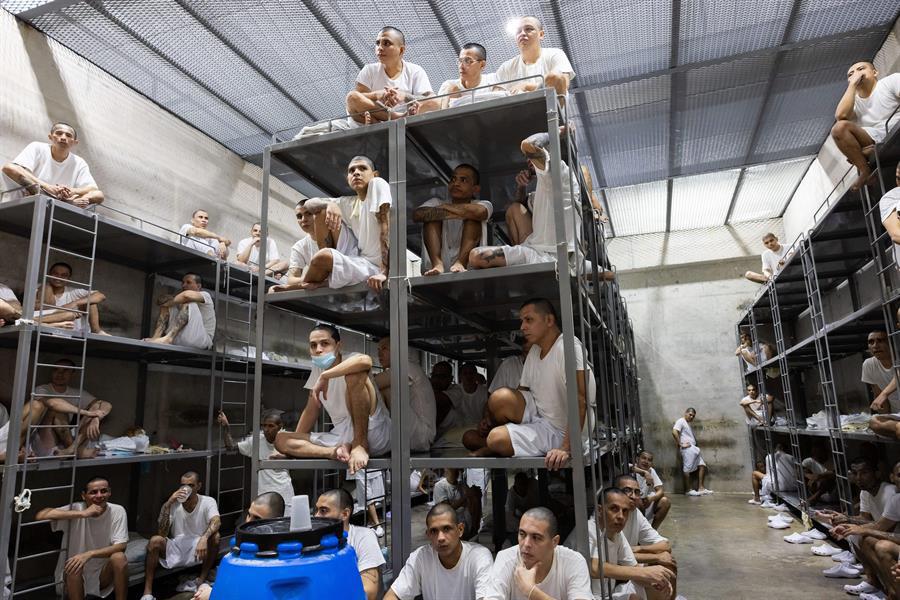 Bukele ofrece a EEUU una “subcontratación” de la megacárcel.