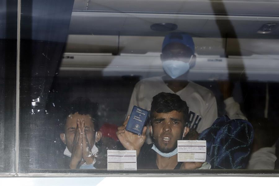 Detienen a 60 migrantes en el centro de México aunque contaban con permiso