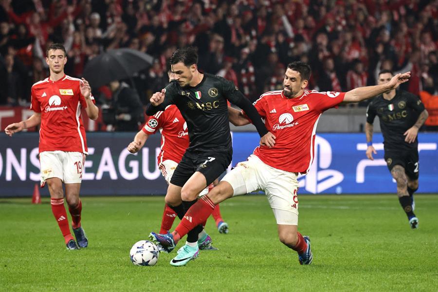 Napoli cumple ante Unión Berlin y sigue al acecho del Real Madrid