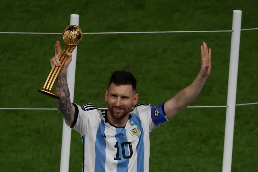 Messi recibe especial regalo en su despedida de Argentina