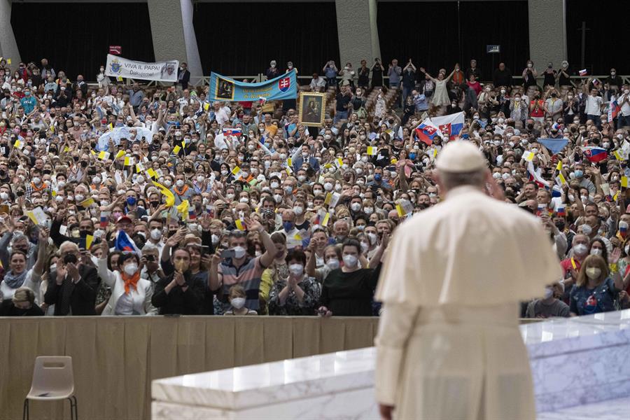 Papa Francisco revela que está dispuesto a reunirse con Putin en Rusia