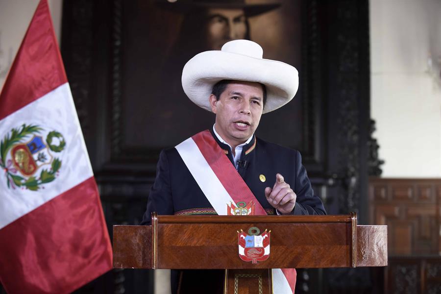 Presidente peruano Castillo anuncia renuncia de todo su gabinete