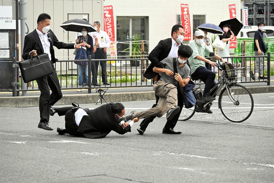 Sospechoso del asesinato de Shinzo Abe confesó el crimen, según la policía de Japón