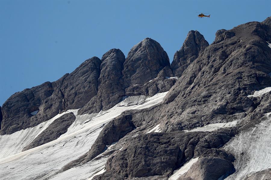 Siete muertos y al menos 19 desaparecidos tras derrumbe de glaciar en Italia