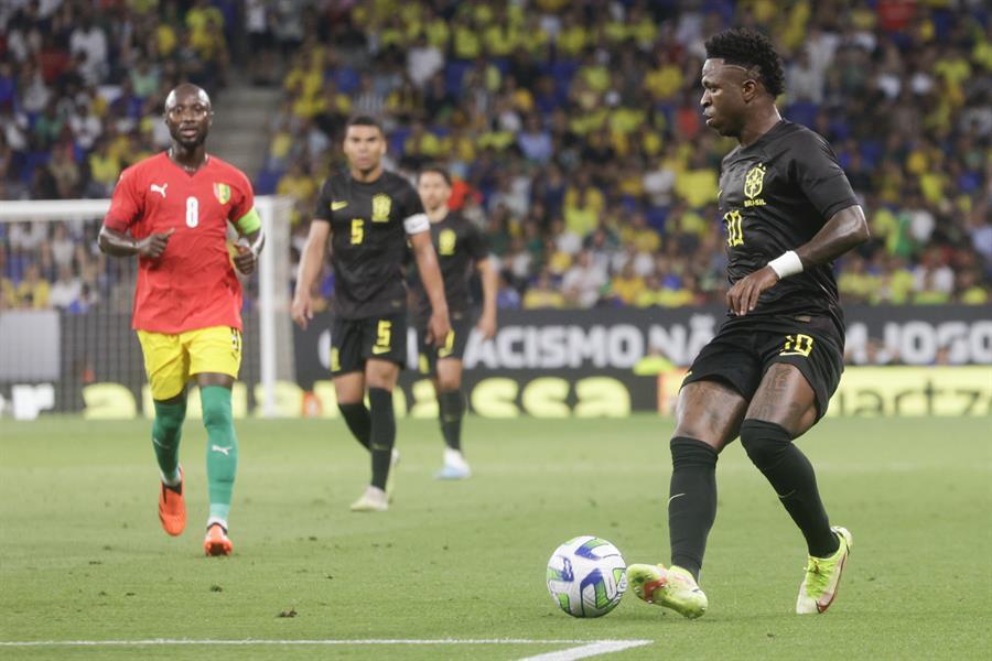 Vinicius cierra la goleada de Brasil en amistoso contra Guinea