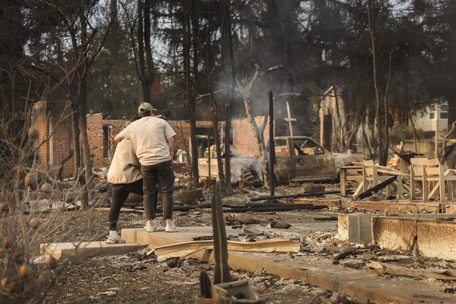 Miles de personas perdieron sus hogares en los devastadores incendios en California.
