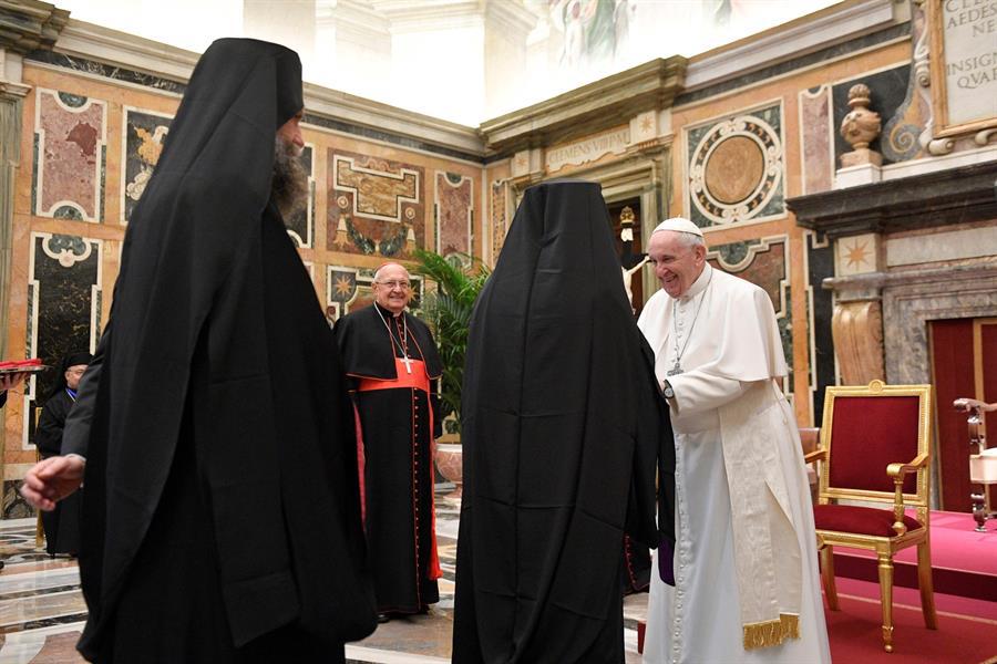 El papa: “Campeones en hacer la guerra, una vergüenza para todos”