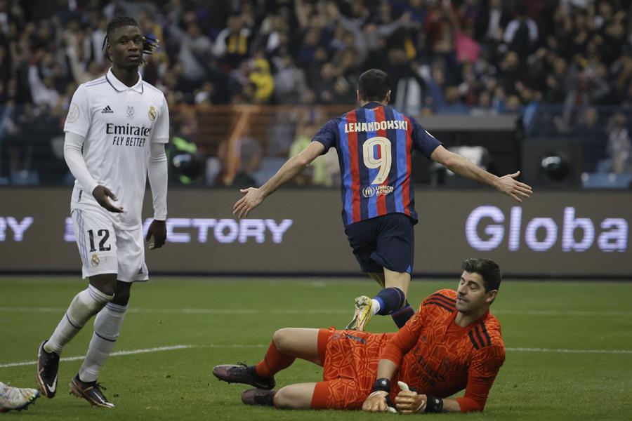 Lewandowski sella su gol con el Barça ante Real Madrid