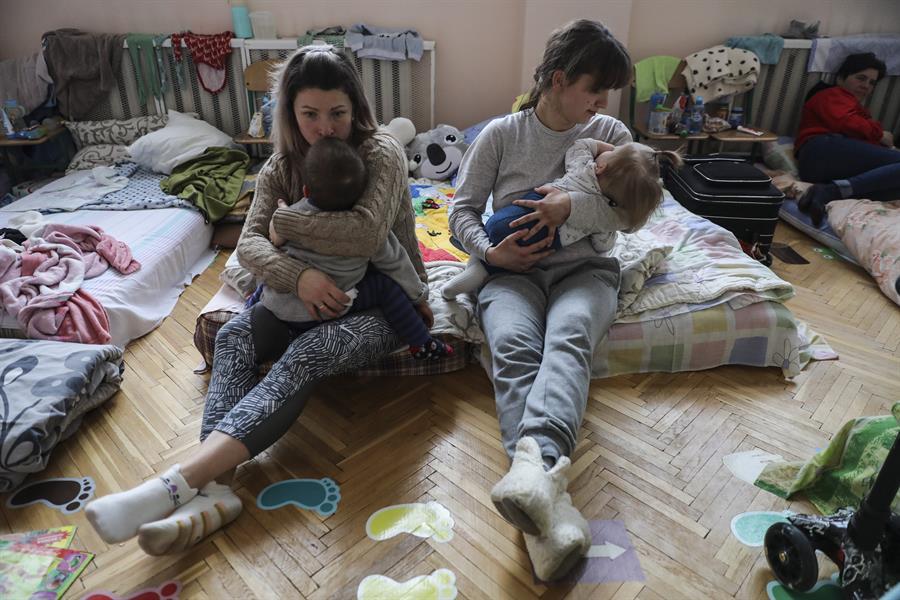 Ucrania denuncia el bombardeo ruso a un hospital infantil y se abren corredores