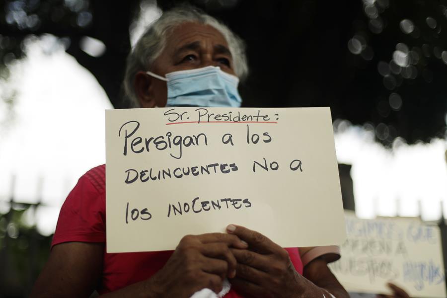 Madres salvadoreñas piden libertad para detenidos en el régimen de excepción