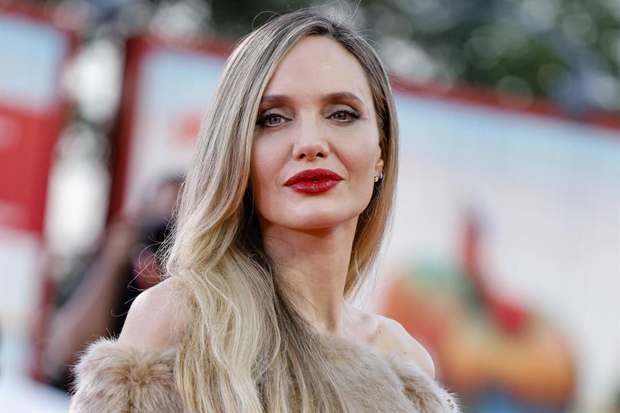 Jolie retira demanda contra el FBI sobre acusaciones de abuso de su ex