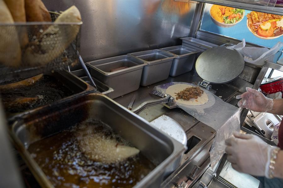 Inmigrantes salen a ganarse la vida pese al miedo a las redadas en Nueva York