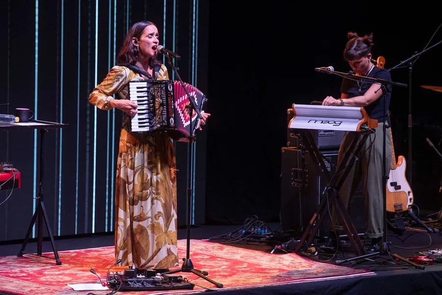 La niña futbolista: la canción de Julieta Venegas que divide en redes