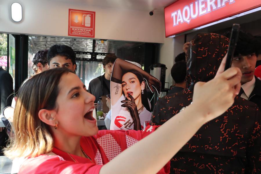 Dua Lipa abre la “Taquería Dua” en Ciudad de México