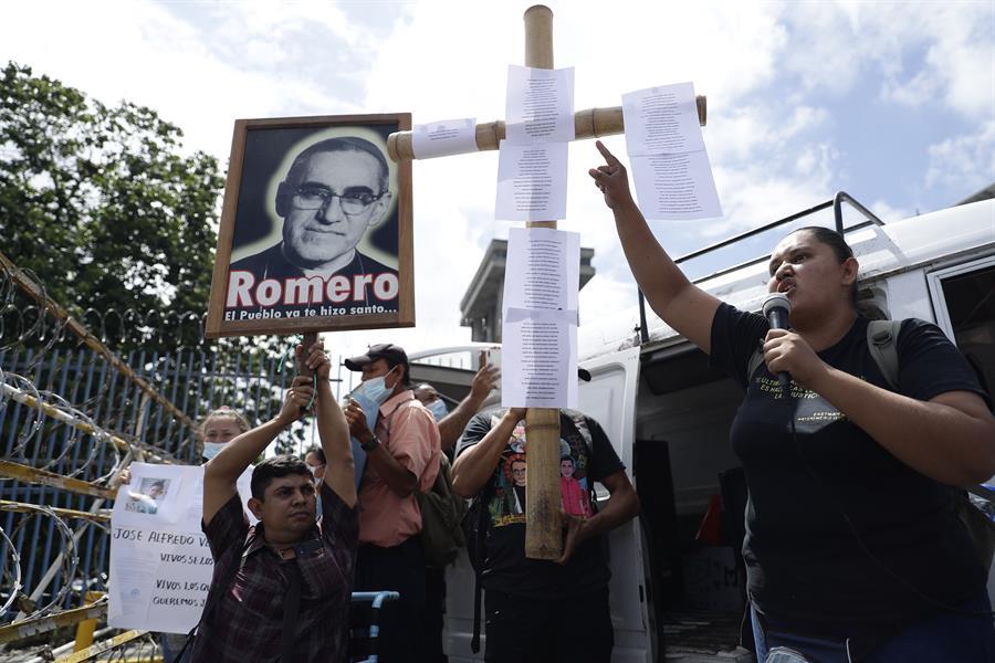 Parientes de detenidos rechazan la ampliación del estado excepción en El Salvador