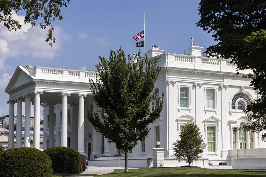 Cuatro heridos críticos tras caer un rayo cerca de la Casa Blanca en Washington