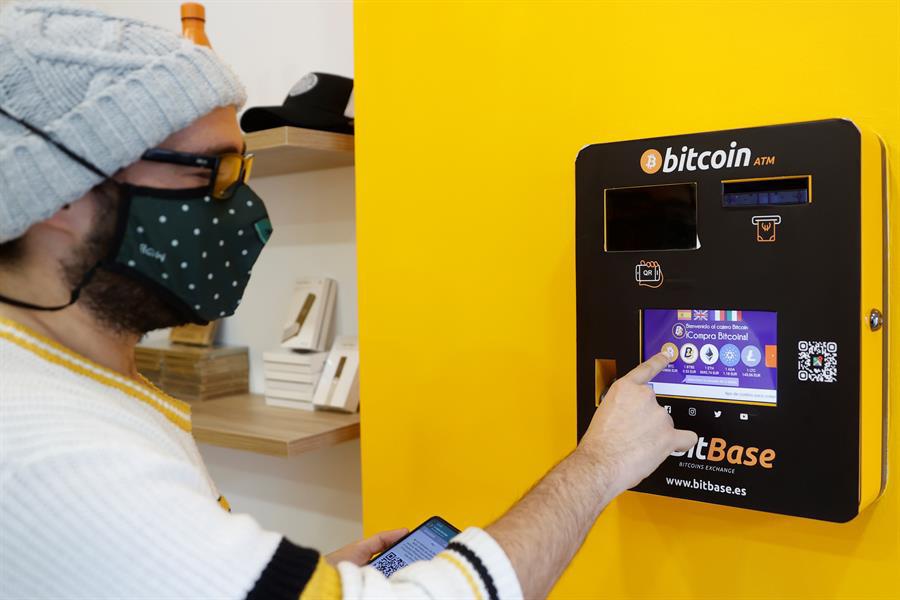 Tres hombres de Florida acusados por fraude de 100 millones en criptomonedas