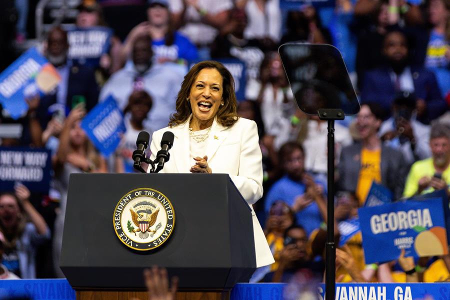 Harris supera a Trump en sondeo tras convención demócrata
