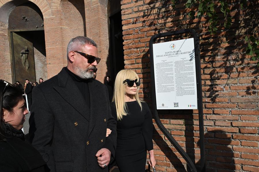 La moda, el cine y sus musas lloran al grandioso Valentino en su último adiós