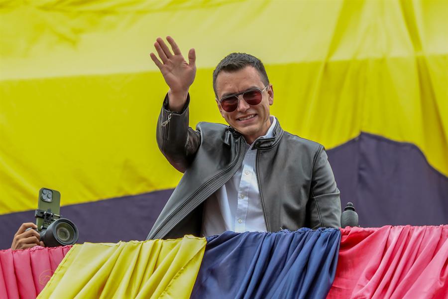 Noboa retoma antes de lo previsto la Presidencia de Ecuador por el asesinato de un alcalde