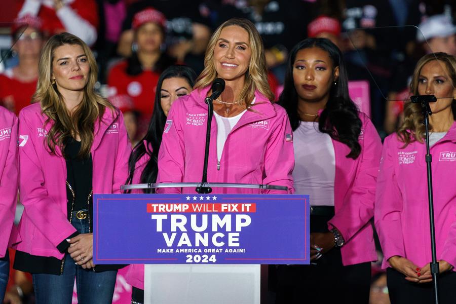 Lara Trump deja al Partido Republicano por posible cargo en el Senado