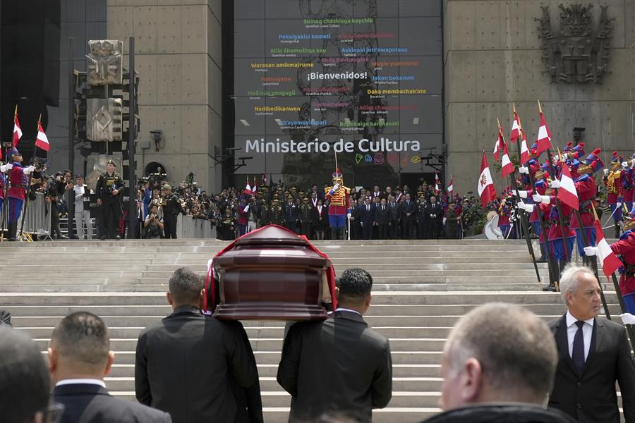 Fujimori recibe honores de Estado en su velatorio en Lima