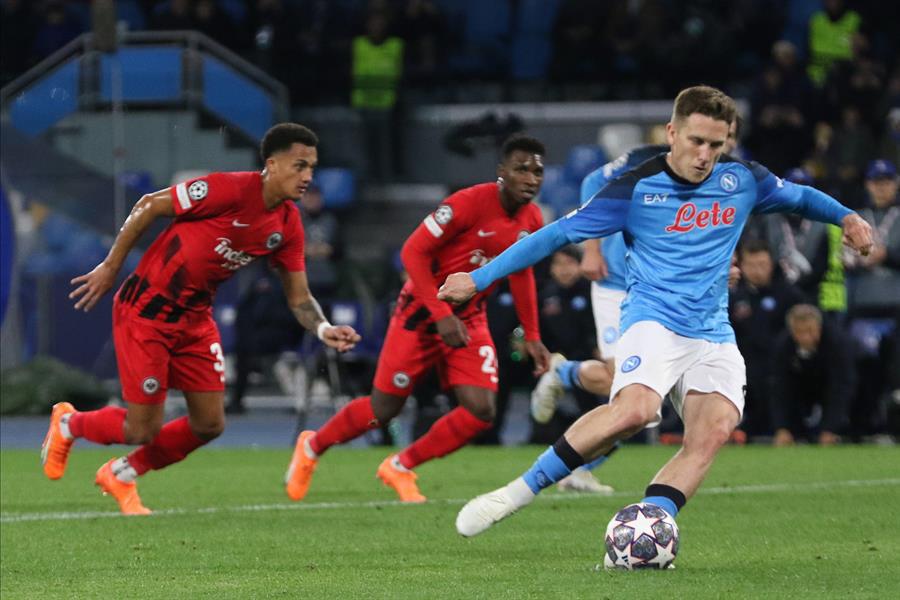Napoli es el tercer equipo de Italia en clasificar en esta edición de Champions a los cuartos de final.