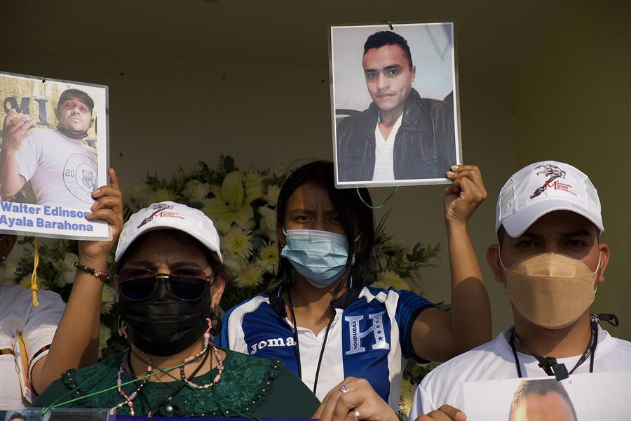Madres hondureñas homenajean a migrantes muertos en México
