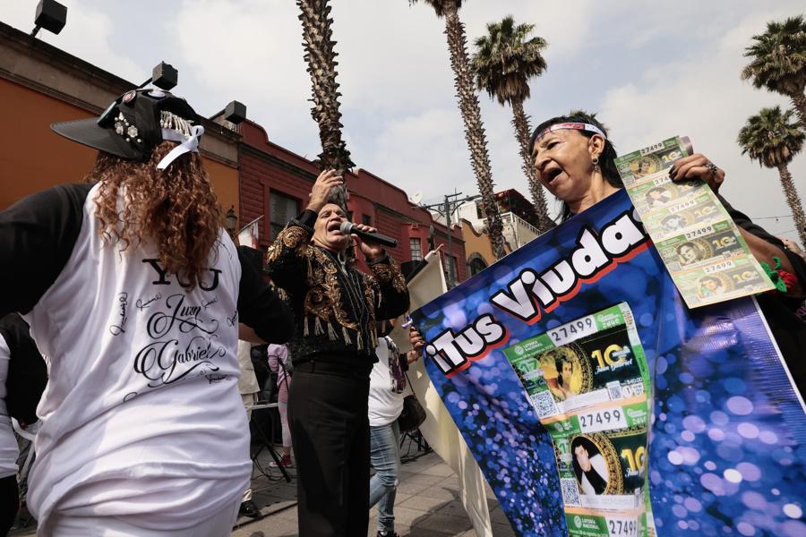 México vuelve a cantarle a Juan Gabriel 10 años después de su muerte
