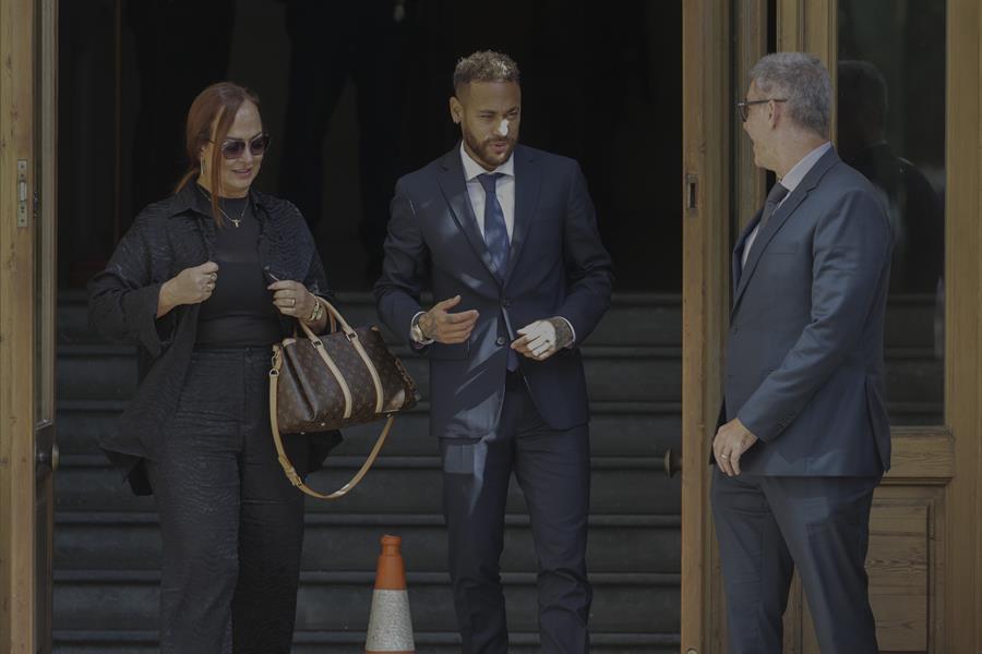 Neymar brindó su declaración ante el juzgado en la Audiencia de Barcelona.