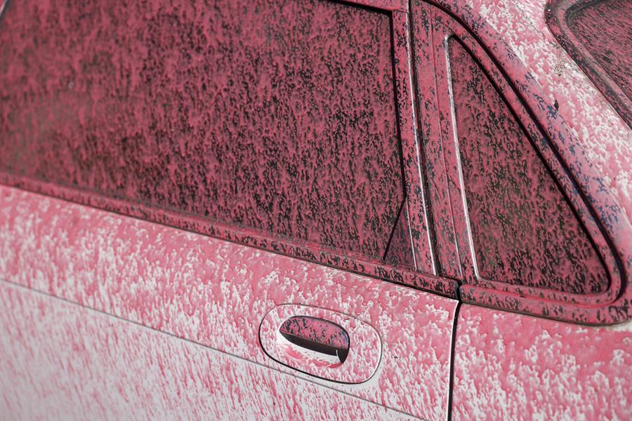 ¿Qué es el polvo rosa que ayuda a combatir los incendios en California?