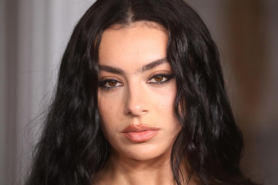 Charli XCX prepara una película basada en su vida