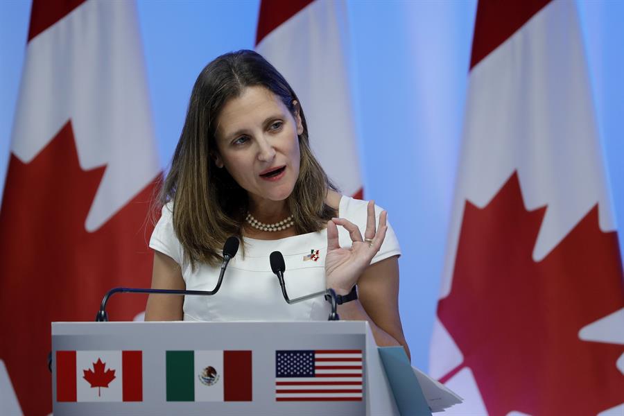 La viceprimera ministra y ministra de Finanzas de Canadá, Chrystia Freeland, dimitió por la amenaza de aranceles de Trump.