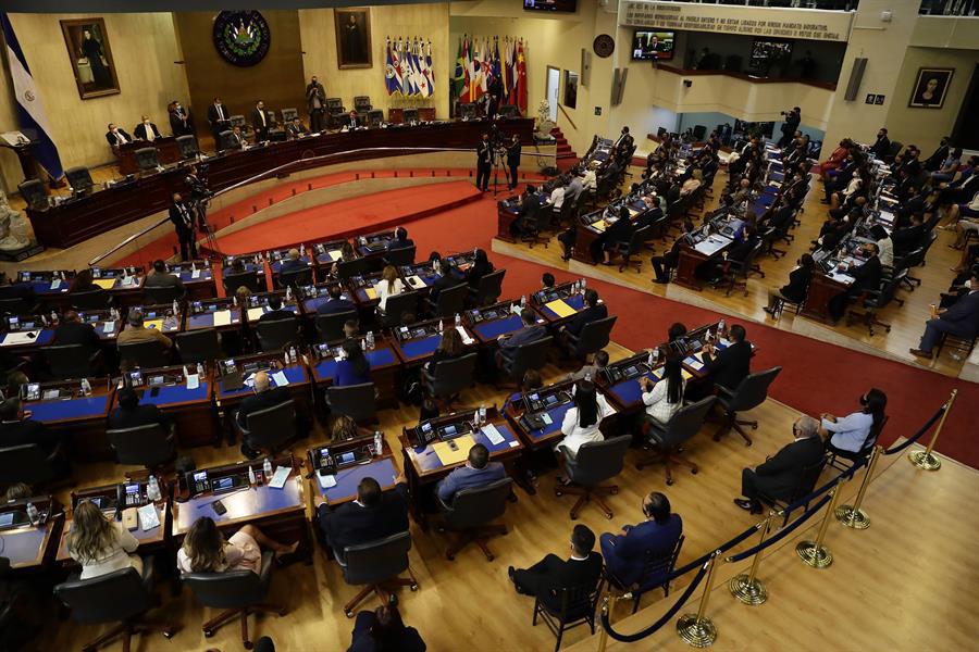 El Supremo salvadoreño ordena al Congreso reconocer la identidad de personas LGTBI