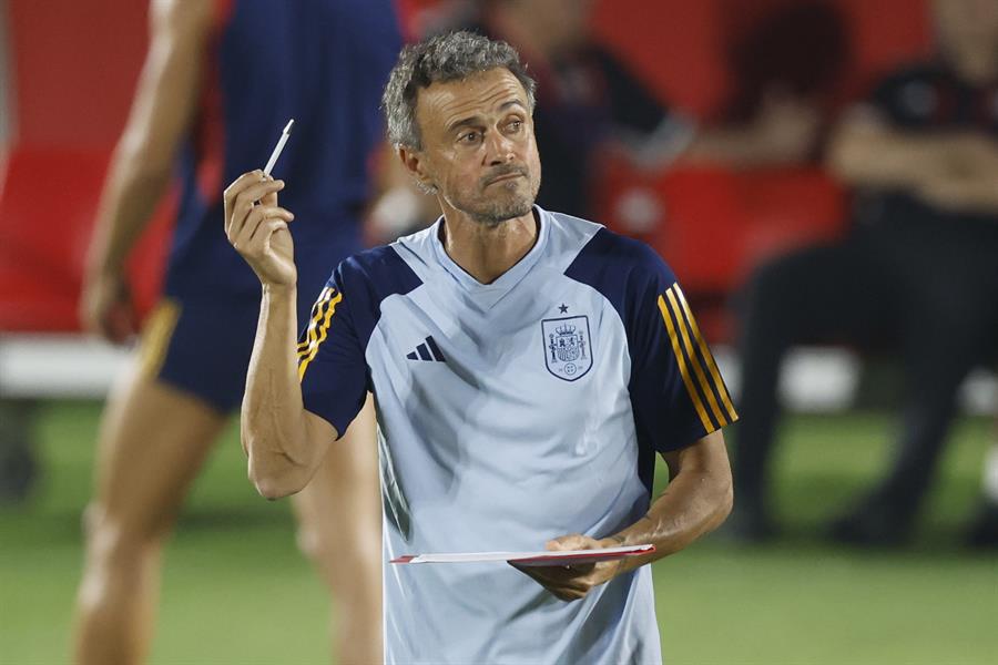 Luis Enrique durante el Mundial de Qatar 2022 con España.