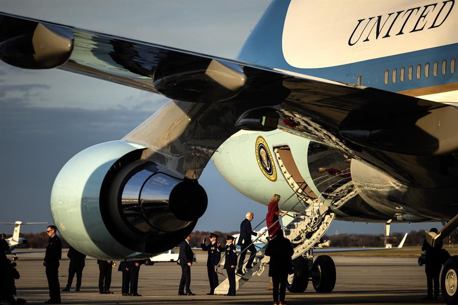 Biden hace su último viaje presidencial a Angola