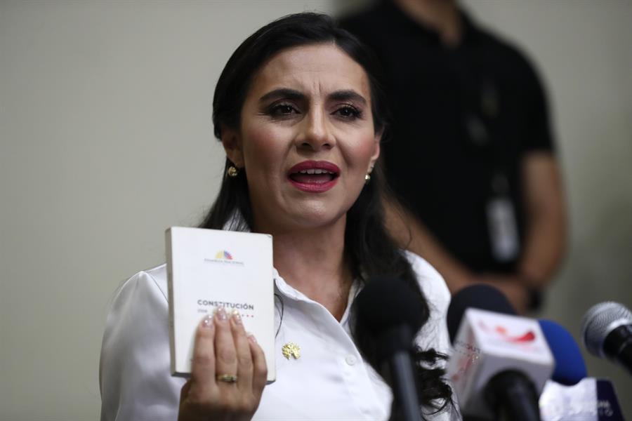 Alerta en Ecuador: vicepresidenta electa advierte posible golpe de Estado