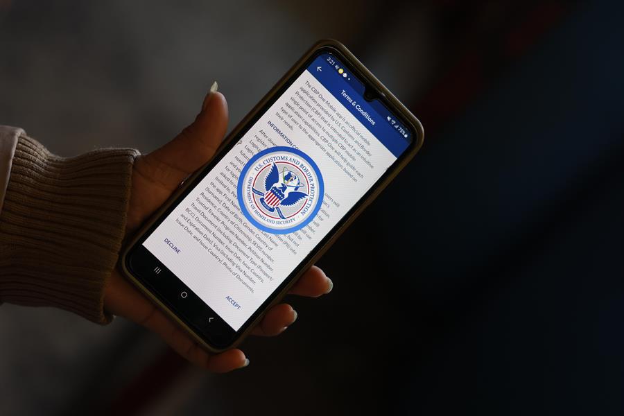 CBP One, la app que permitía a migrantes solicitar asilo a EEUU, deja de funcionar