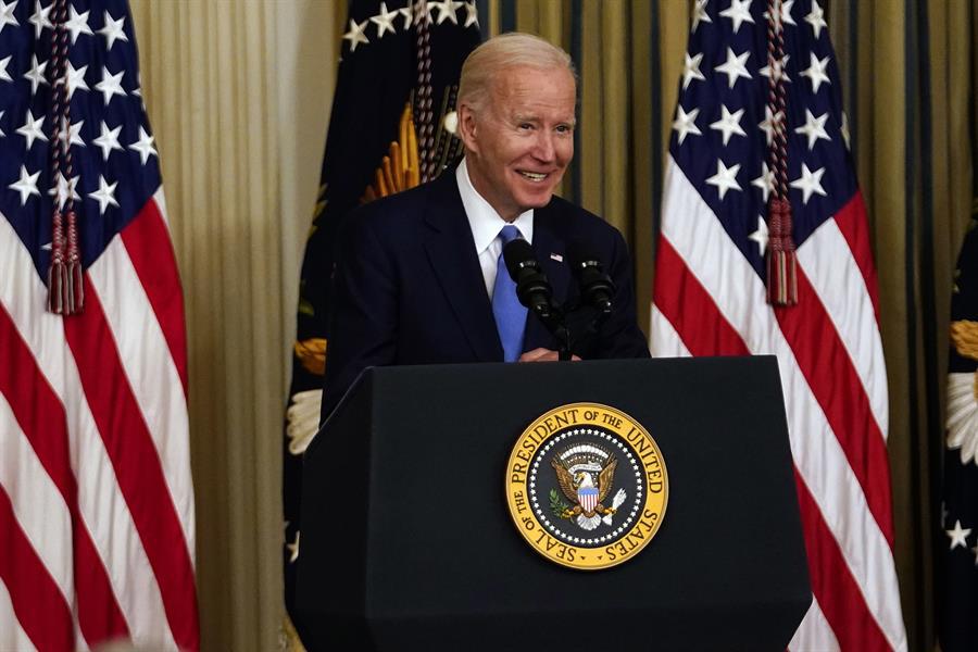 Biden anunciará hoy más iniciativas verdes para combatir la crisis energética