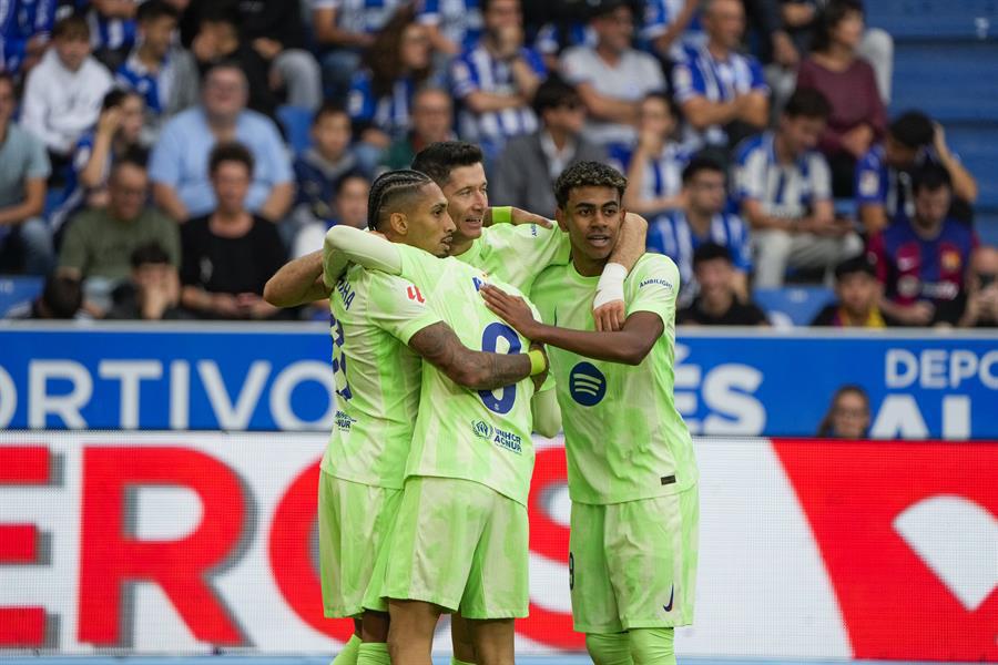 Triplete de Lewandowski y Barcelona vuelve a golear en Liga Española