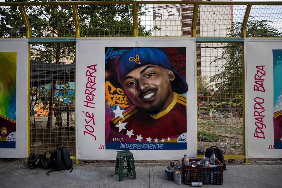 Familiares de venezolanos presos en El Salvador piden a Bukele liberarlos