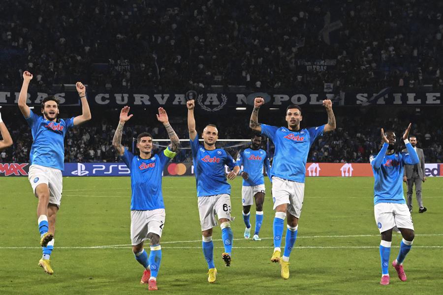 Napoli selló su pase a octavos de final a falta de dos jornadas de Champions League.