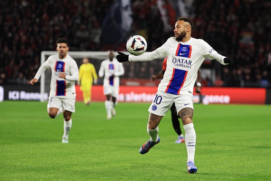 Neymar también estuvo presente en el duelo ante el Rennes.