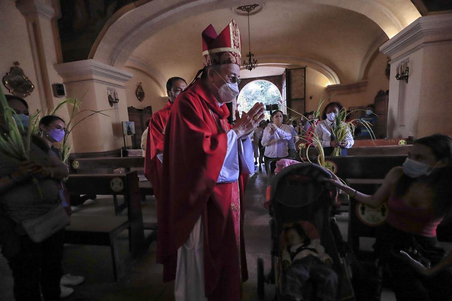 Cardenal Rodríguez dice es “gravísimo” que autoridades abusen de inmigrantes