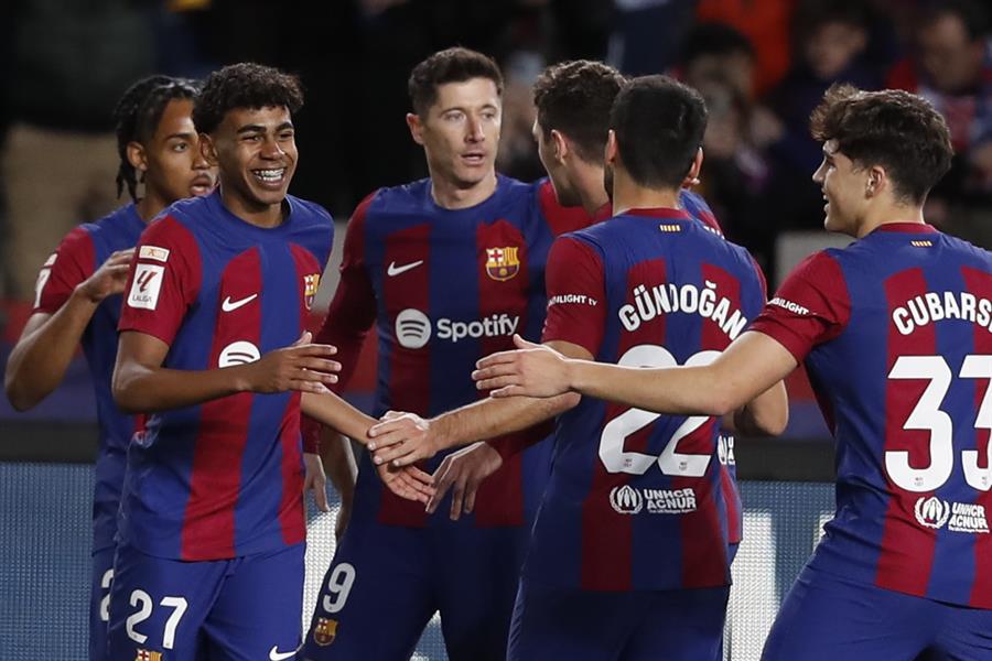 Lamine Yamal se destapó con un doblete y salvó al Barcelona del desastre ante Granada.