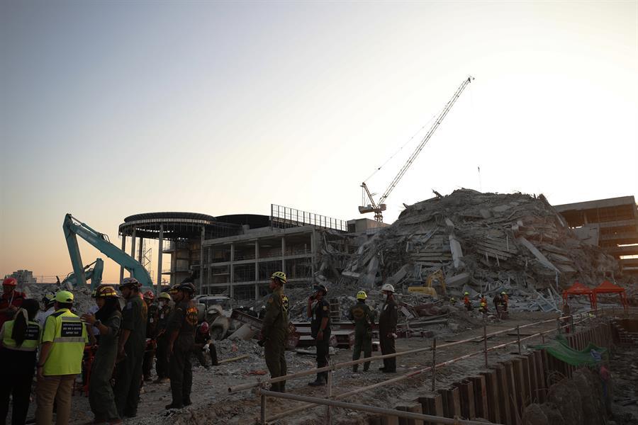 Rescatistas  buscan sobrevivientes en Birmania tras terremoto que deja más de mil muertos