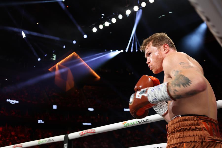 ¡‘Canelo’ Álvarez vence a Berlanga y retiene sus títulos mundiales!