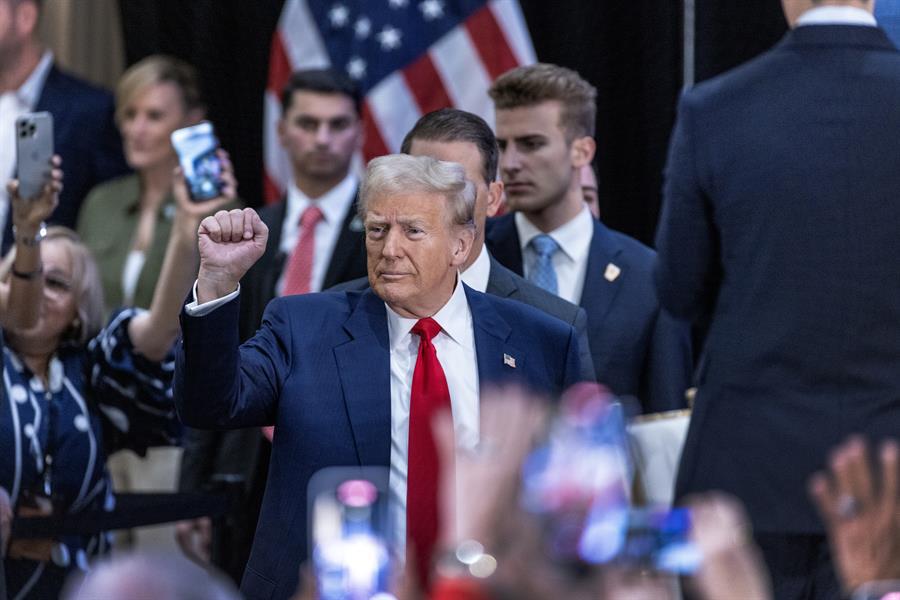 Trump dice que consideraría la posibilidad de que Estados Unidos abandone la OTAN