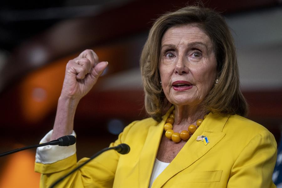 Pelosi acusa a Trump de instigar los ataques contra las fuerzas del ordenos